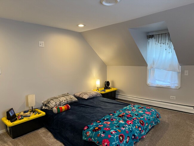 Building Photo - Charming Character Home with Screened Porch & Main Floor Laundry in North Branch