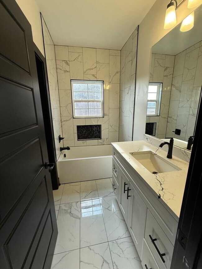 Building Photo - 2721 Cedrus Ave