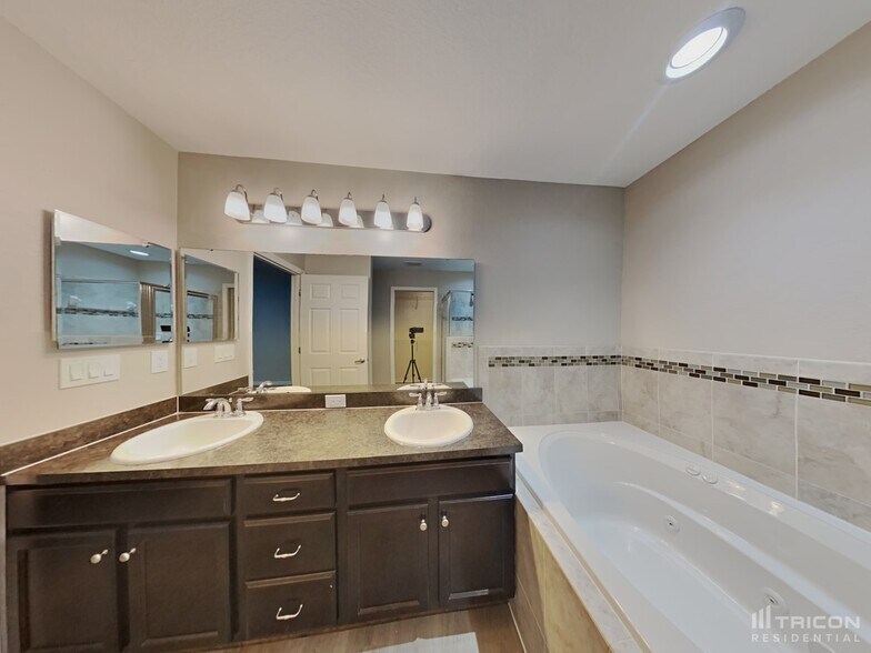 Building Photo - 3311 Mahogany Pointe Loop