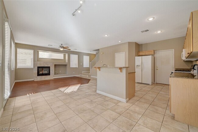 Building Photo - 121 Standing Stone St