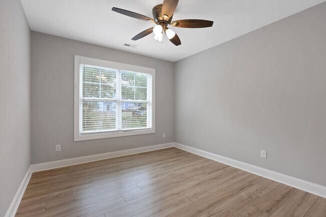 Building Photo - Spacious 3BR House in Wilmington - Newer C...