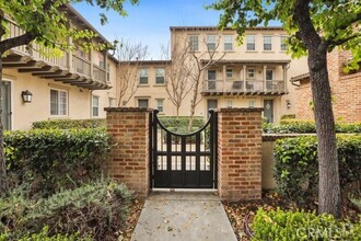 Building Photo - 15221 Kensington Park Dr