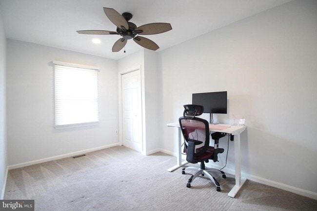 Building Photo - 3139 Stratford Ct