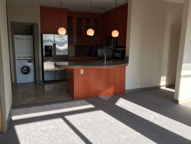 Building Photo - Belltown Court 2 Bedroom 2 Bath Condo with...
