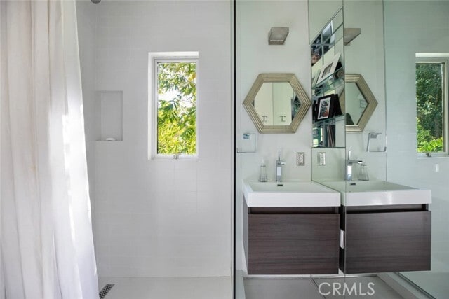 Building Photo - 1514 Sunset Plaza Dr