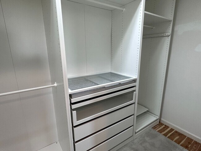 Building Photo - Gorgeous Modern 2 Bedroom 2 Bath Condo in San Jose's Japantown!