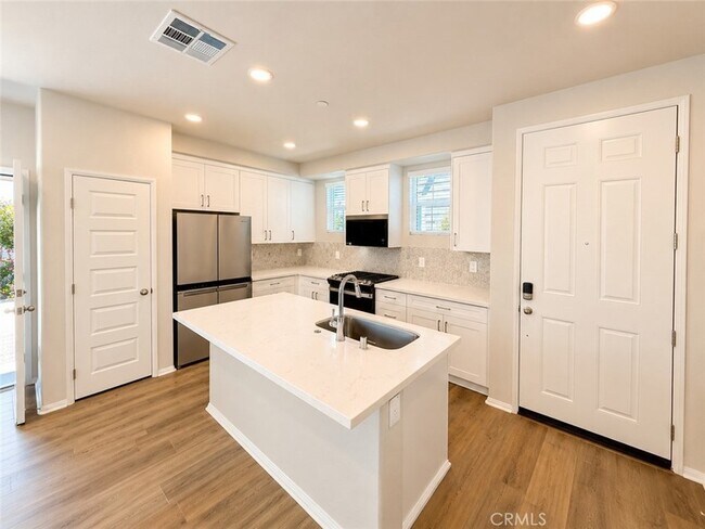 Building Photo - 28274 Via Garnicia