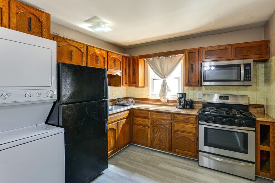 Building Photo - 3912 Bishopmill Dr
