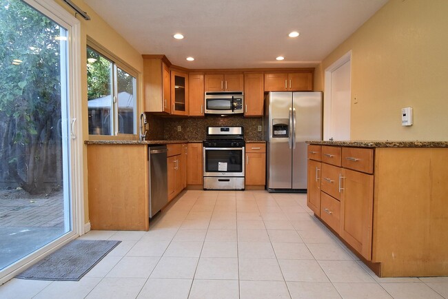 Building Photo - $3,150 / 3BR GORGEOUS REMODELED NORTH SAN ...