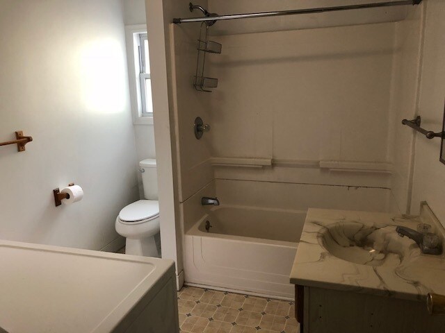 Building Photo - 8 Sands St