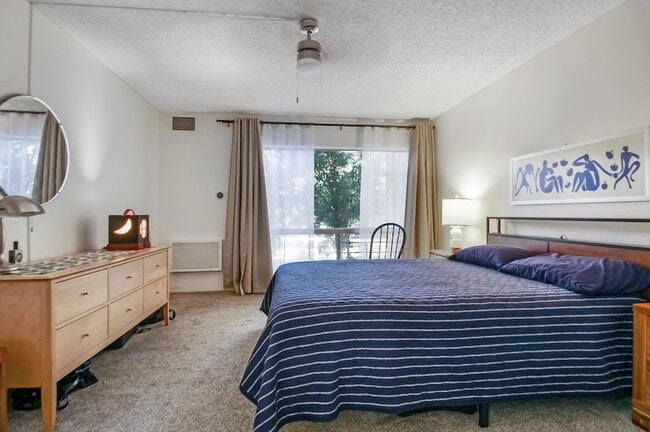 Building Photo - 77845 California Dr