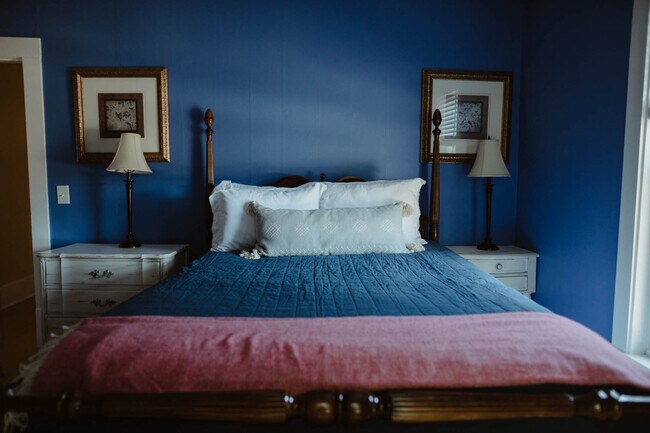 Building Photo - 108 W 6th St