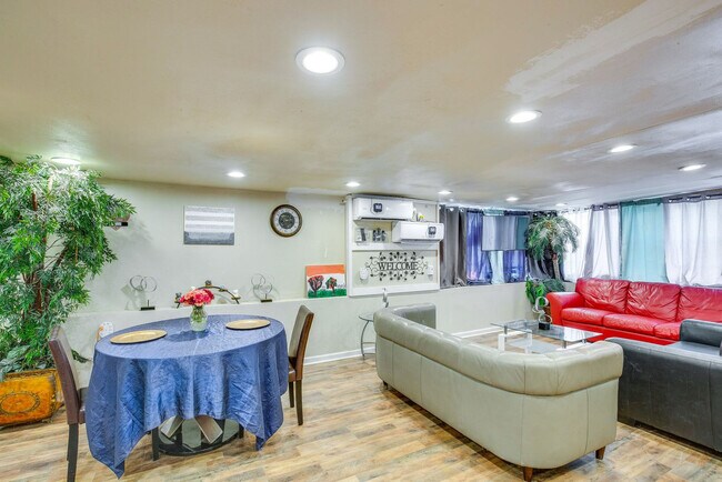 Building Photo - 7244 Piedmont Dr