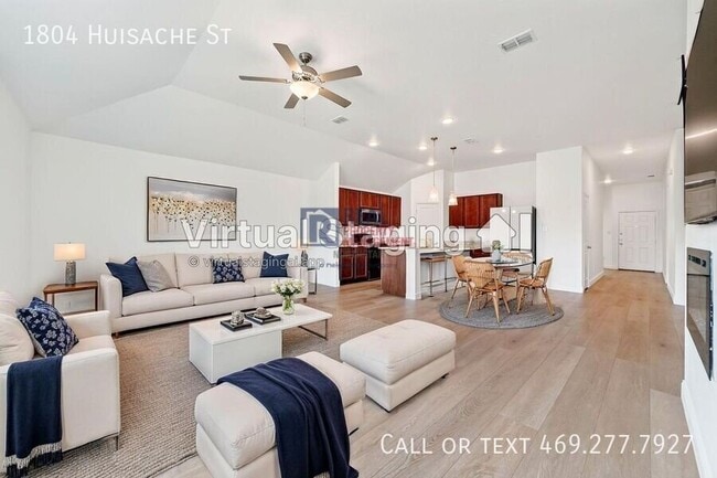 Building Photo - 1804 Huisache St