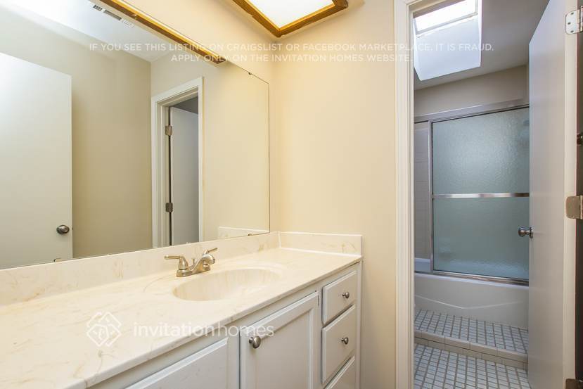 Building Photo - 2080 Hunters Cove Dr