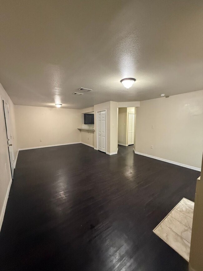 Building Photo - 1336 Jade Ave