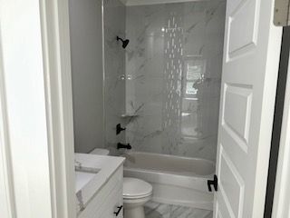 Building Photo - 960 Nours Cir SE