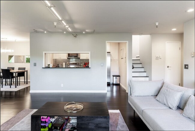 Building Photo - EPIC REA -End-unit AND TOP TWO floors (pen...