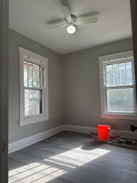 Building Photo - 401 E 15th St