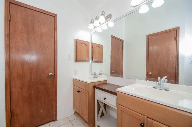 Building Photo - 1319 Silver Morning Dr