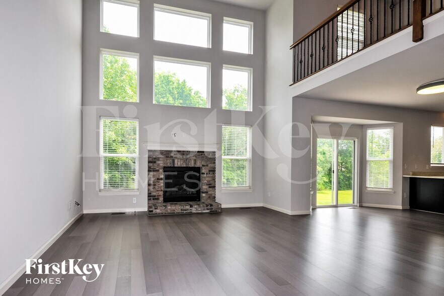 Building Photo - 246 Lonepine Dr