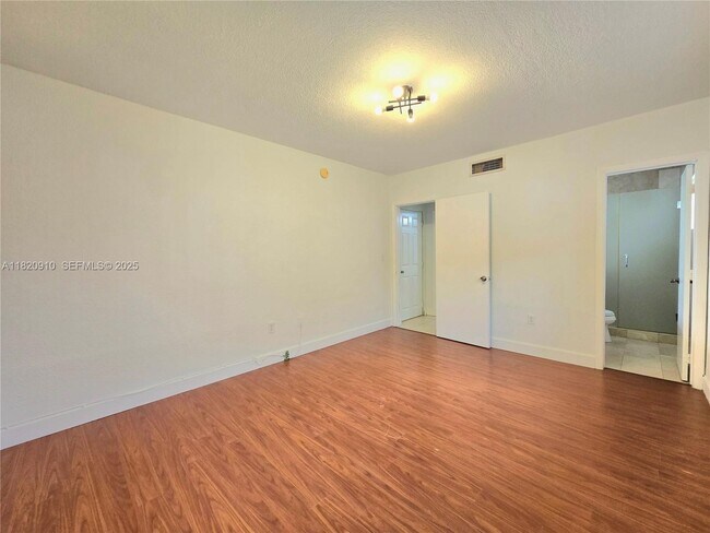 Building Photo - 1152 99th St