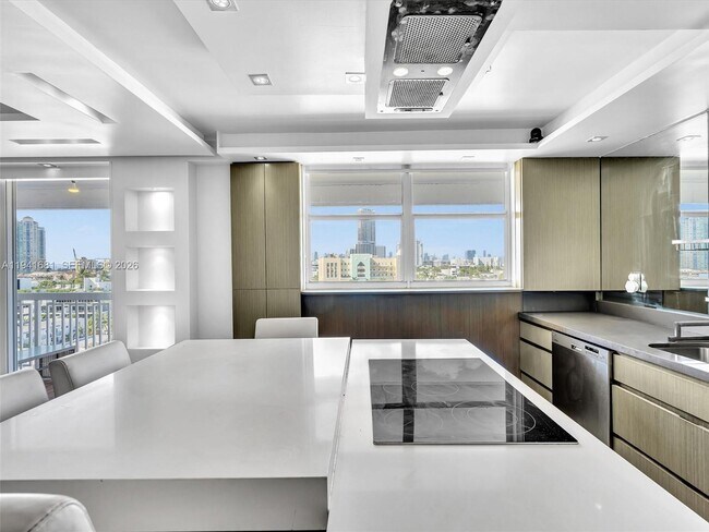 Building Photo - 401 Ocean Dr