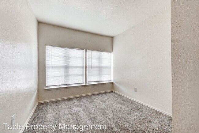 Building Photo - 5316 S Briarwood Dr