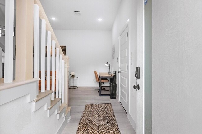 Building Photo - 8126 Panay Dr