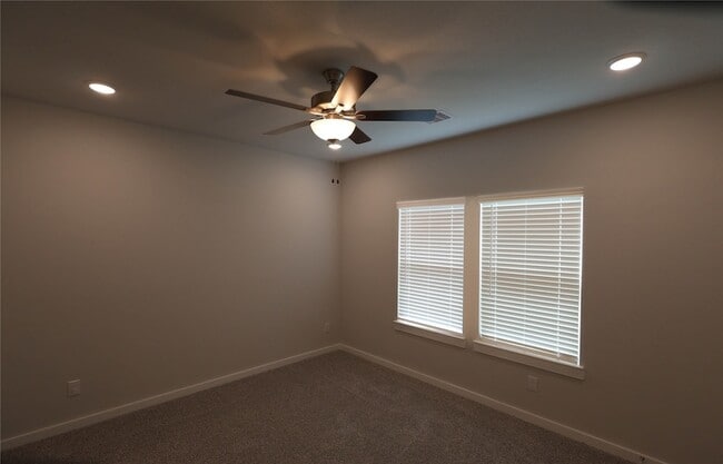 Building Photo - 8603 Blueberry Ash St