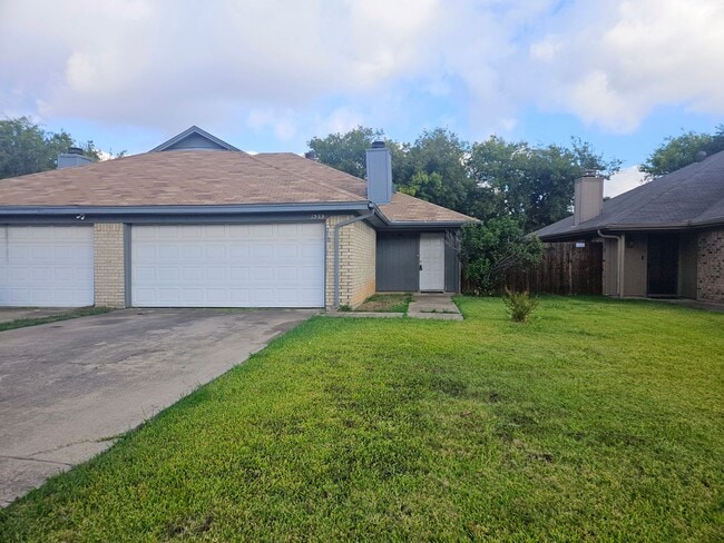 Perfect location in NRH! Awesome duplex w... - Perfect location in NRH!  Awesome duplex w...