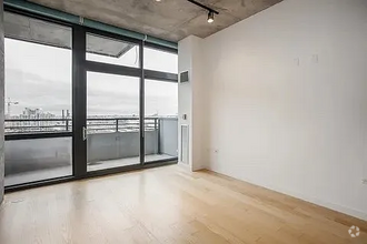 Building Photo - Bright 1- bedroom with Elevator & huge bal...