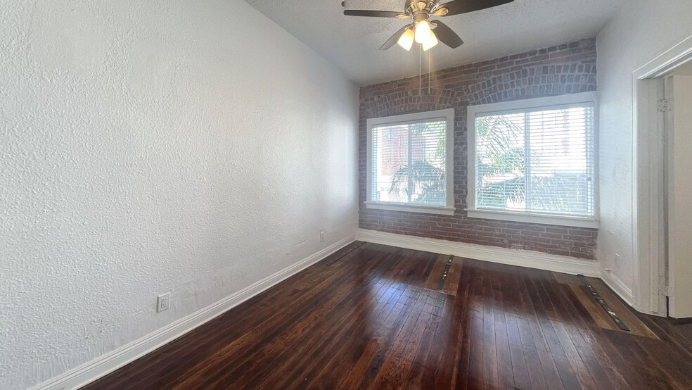 Interior Photo - Leeward Apts...New York Style..Gorgeous Newly Remodeled!