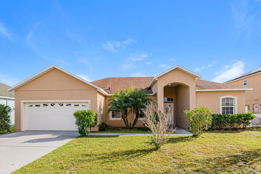 Primary Photo - 204 Abbotsbury Dr