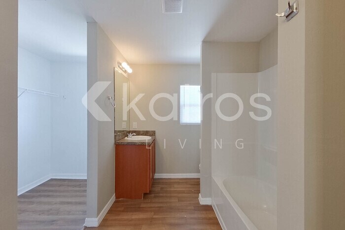 Building Photo - 2825 NW 3rd Pl