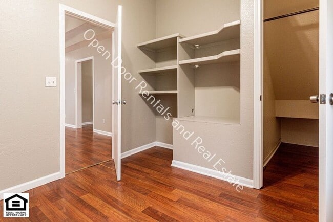 Building Photo - 733 3rd St