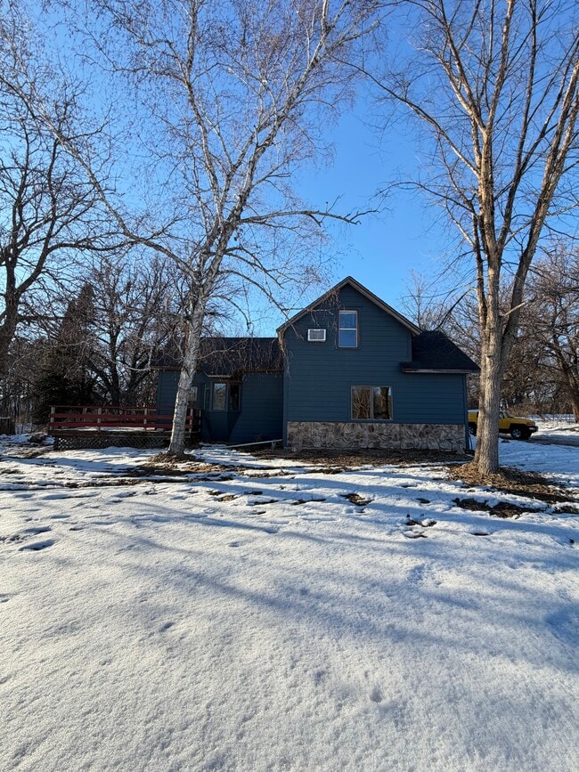 Building Photo - 7431 Lake Dr