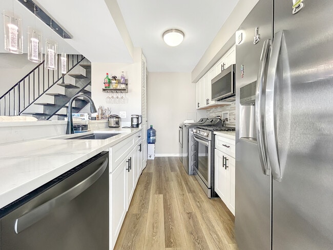 Building Photo - 1666 Cornell Dr