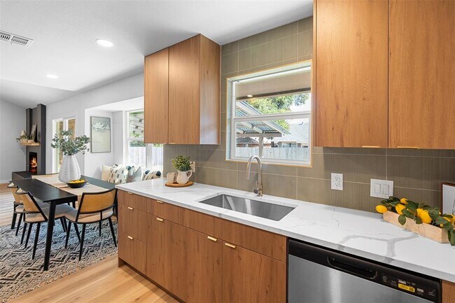 Building Photo - 4605 Beaver Creek Dr