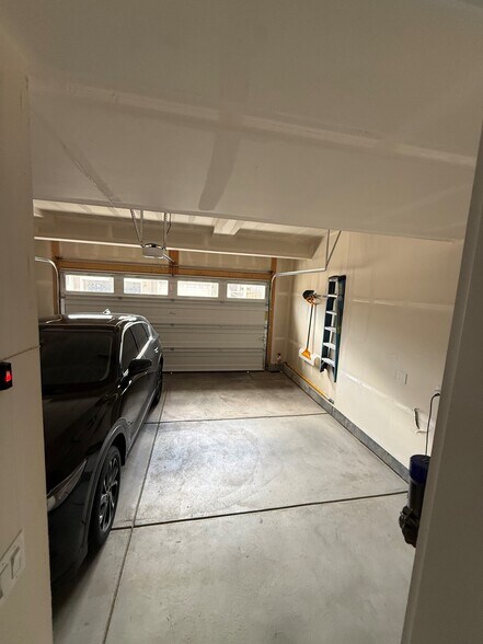 Building Photo - 8978 Woodmere Ct