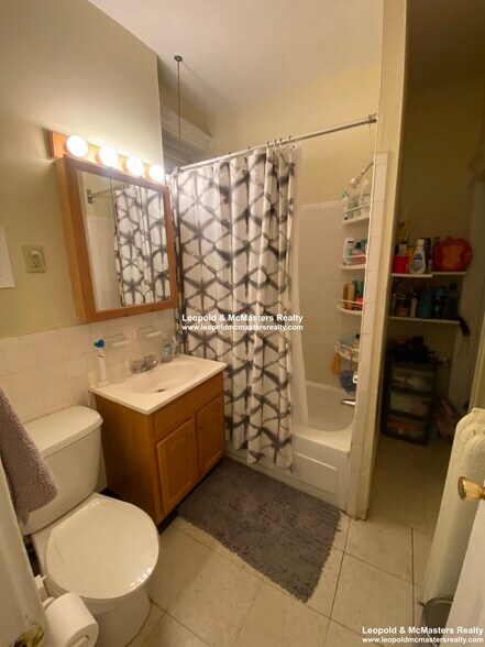 Building Photo - 38 Gardner St