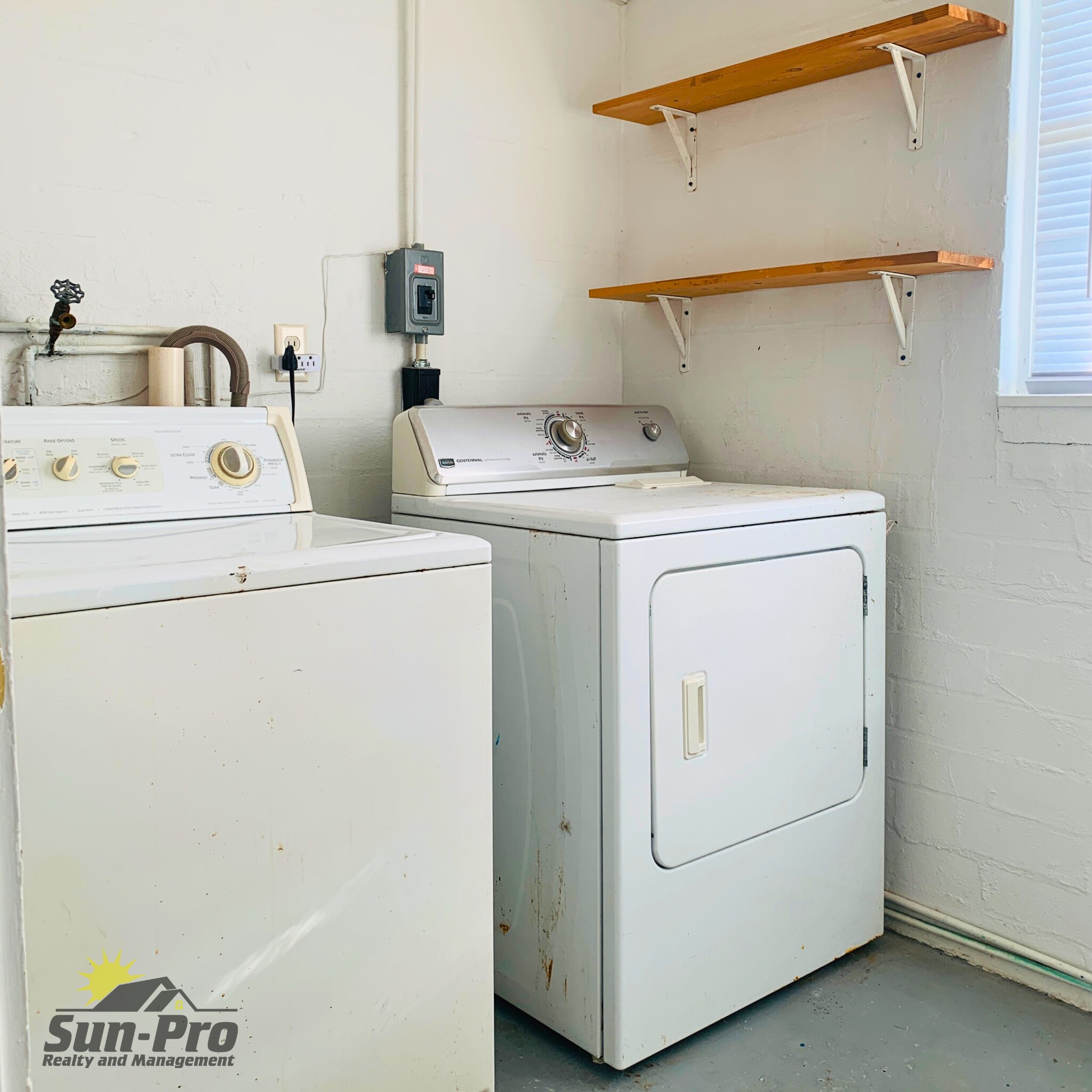 Building Photo - 40 Beechwood Dr