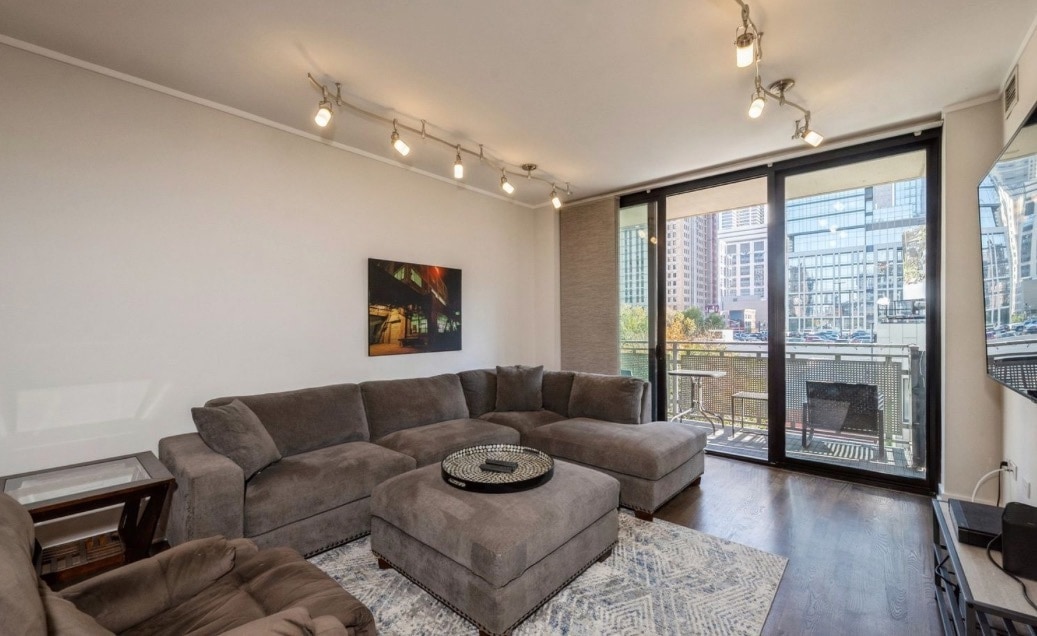 Living Room - 744 N Clark St