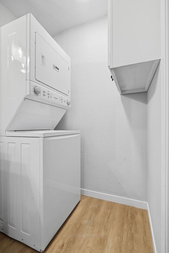 Building Photo - All Appliances Included! Lawn Care Included! Fully Remodeled 2/1/1 Broken Arrow!