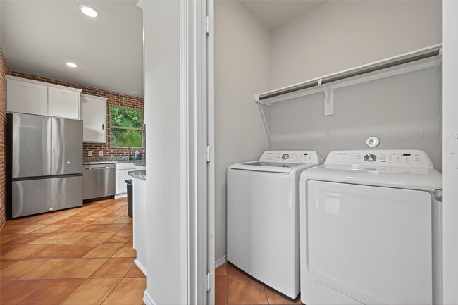 Building Photo - 804 Pearl River