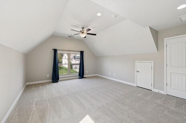 Building Photo - Welcome home to this beautifully maintaine...