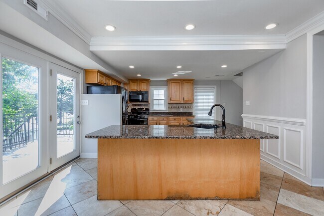 Building Photo - 706 Catherine St