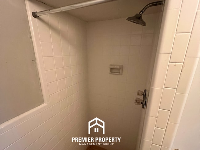 Building Photo - Cozy 1BR Apartment Near Downtown Huntsville w/ Bright Windows & Yard Access