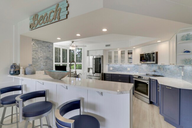Building Photo - 515 Bay Colony Dr N