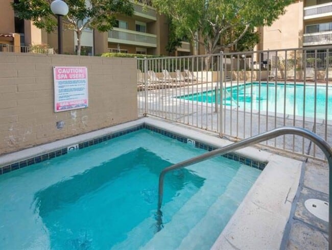 Building Photo - 1885 Diamond St